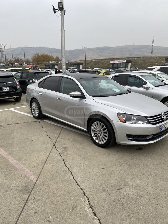 Volkswagen Passat 2011 — photo 2