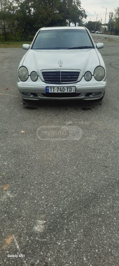 Mercedes-Benz E 220 1999 — photo 2
