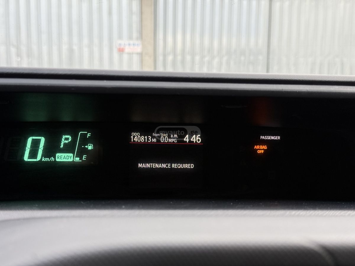 Toyota Prius C 2013 — photo 2
