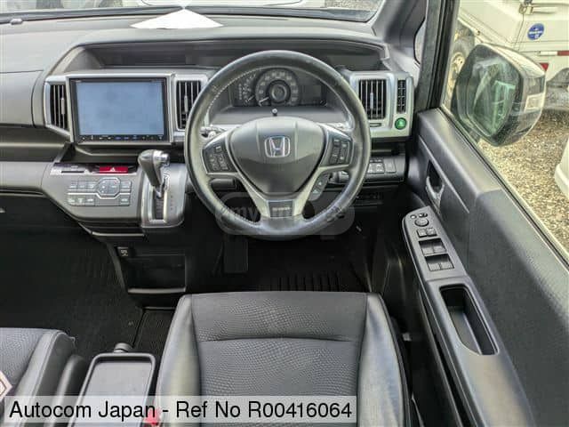 Honda Step Wagon 2014 — photo 2