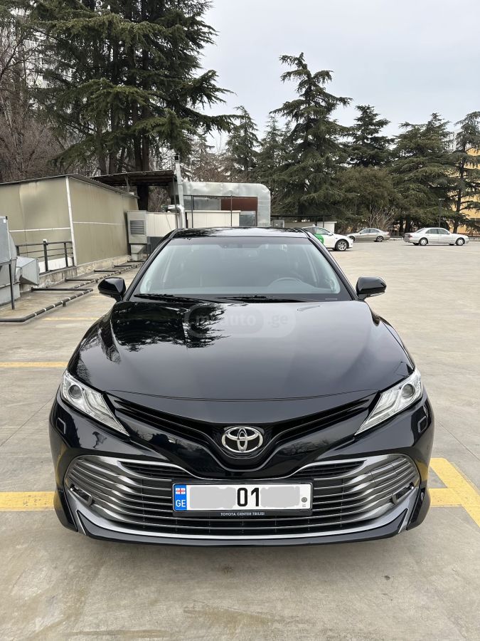 Toyota Camry 2018 — photo 2