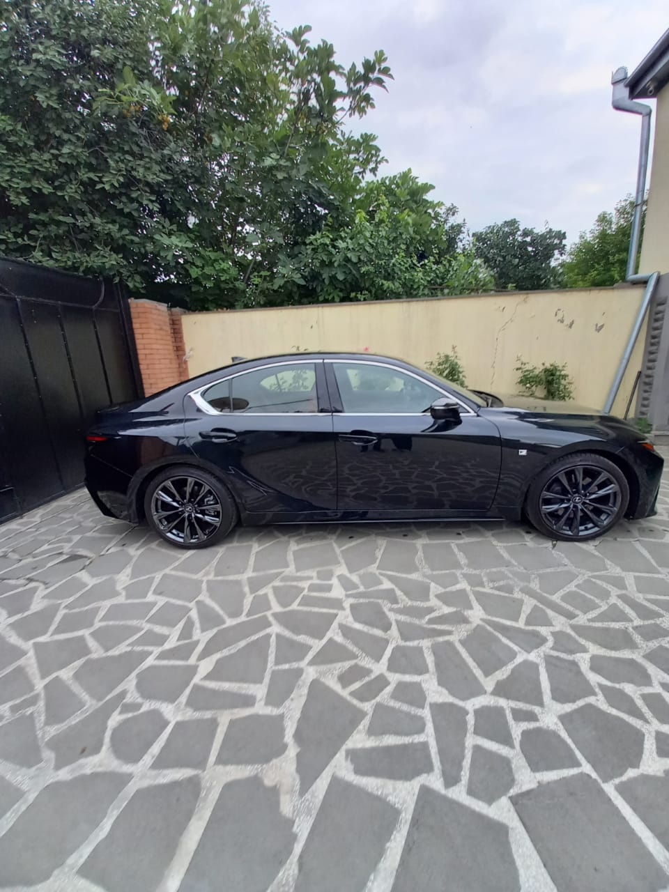 Lexus IS 350 2022 — photo 2