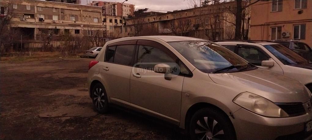 Nissan Tiida 2004 — photo 2