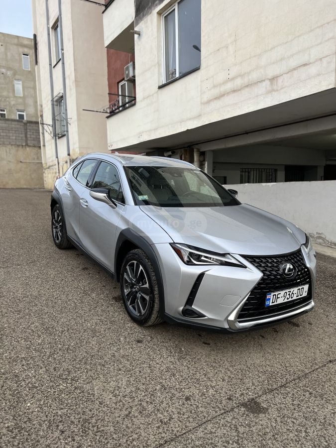 Lexus UX 200 2019 — photo 2