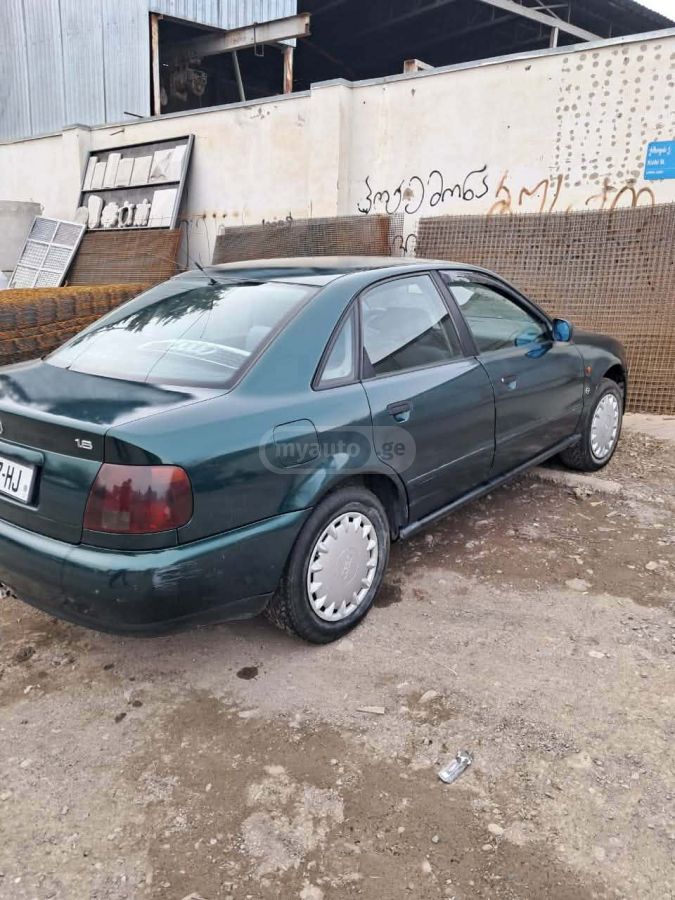 Audi A4 1995 — photo 2