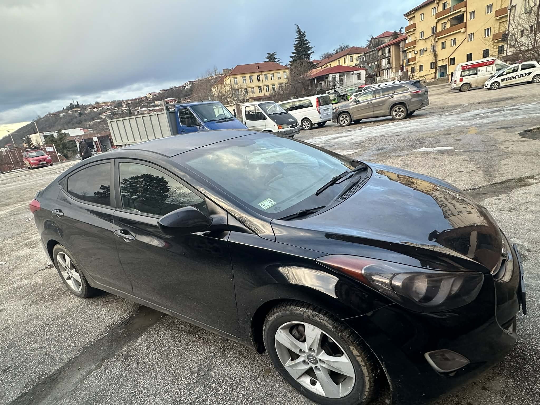Hyundai Elantra 2011 — photo 2
