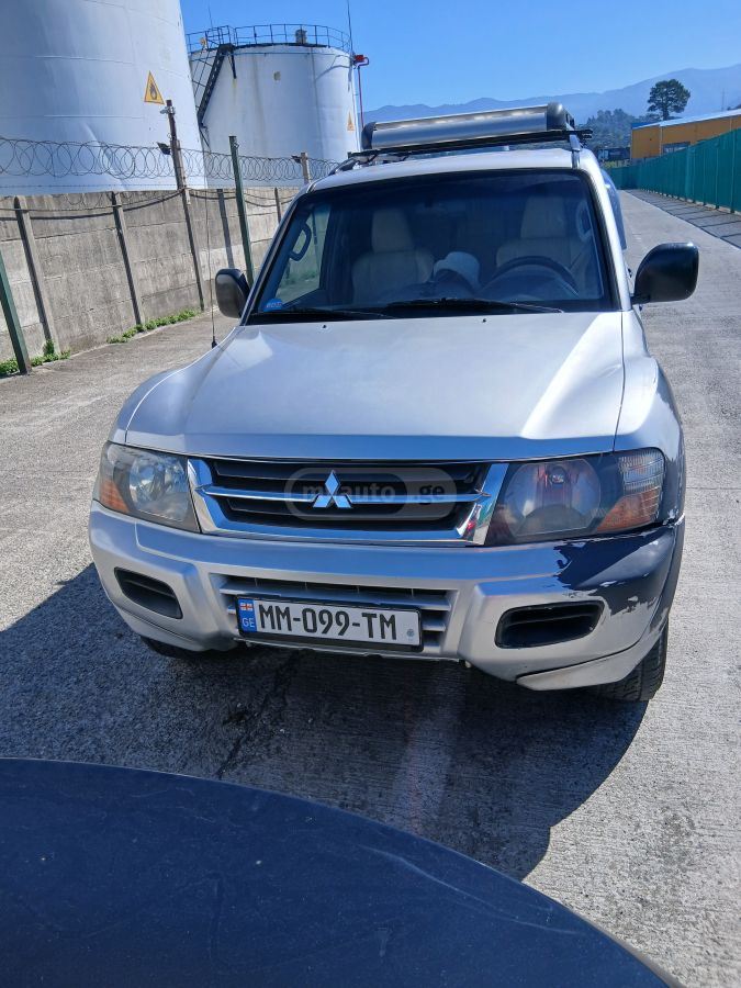 Mitsubishi Montero 2002 — photo 2