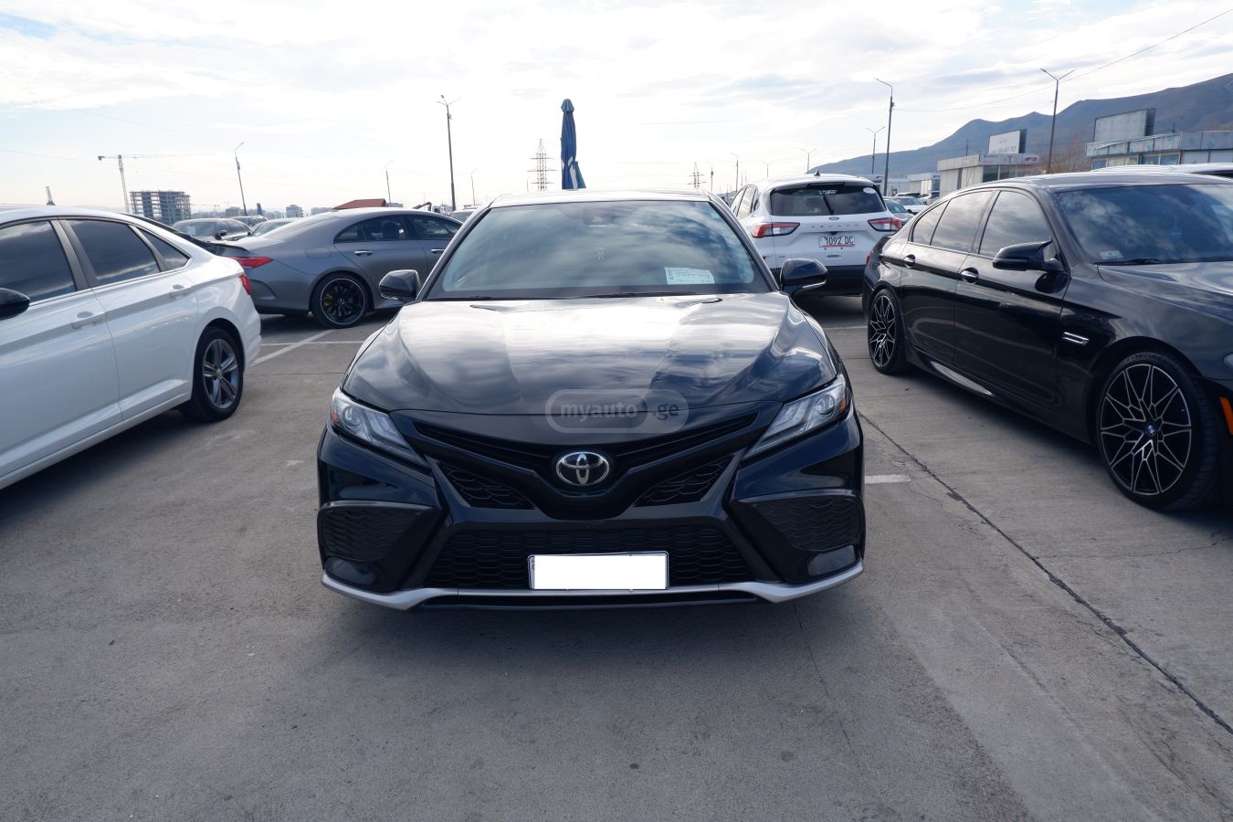 Toyota Camry 2022 — photo 2