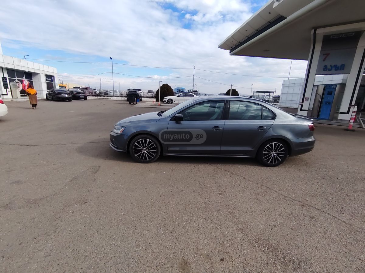 Volkswagen Jetta 2017 — photo 2