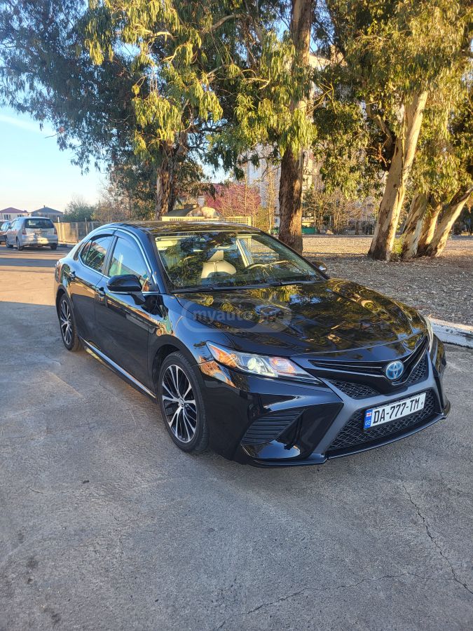 Toyota Camry 2019 — photo 2
