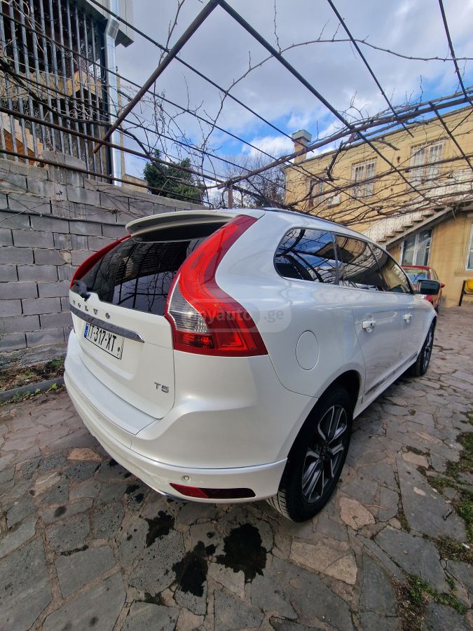 Volvo XC60 2015 — photo 2