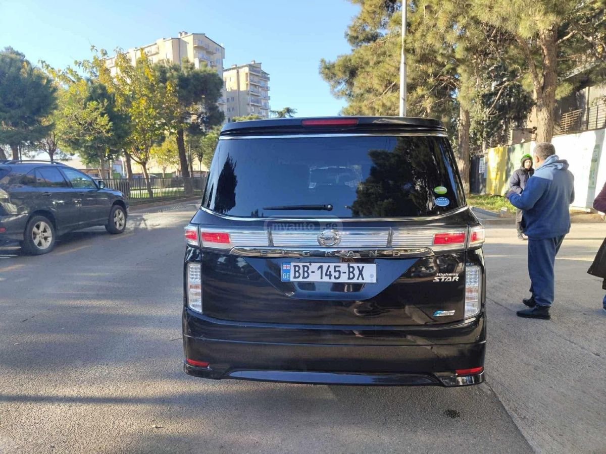 Nissan Elgrand 2011 — photo 2