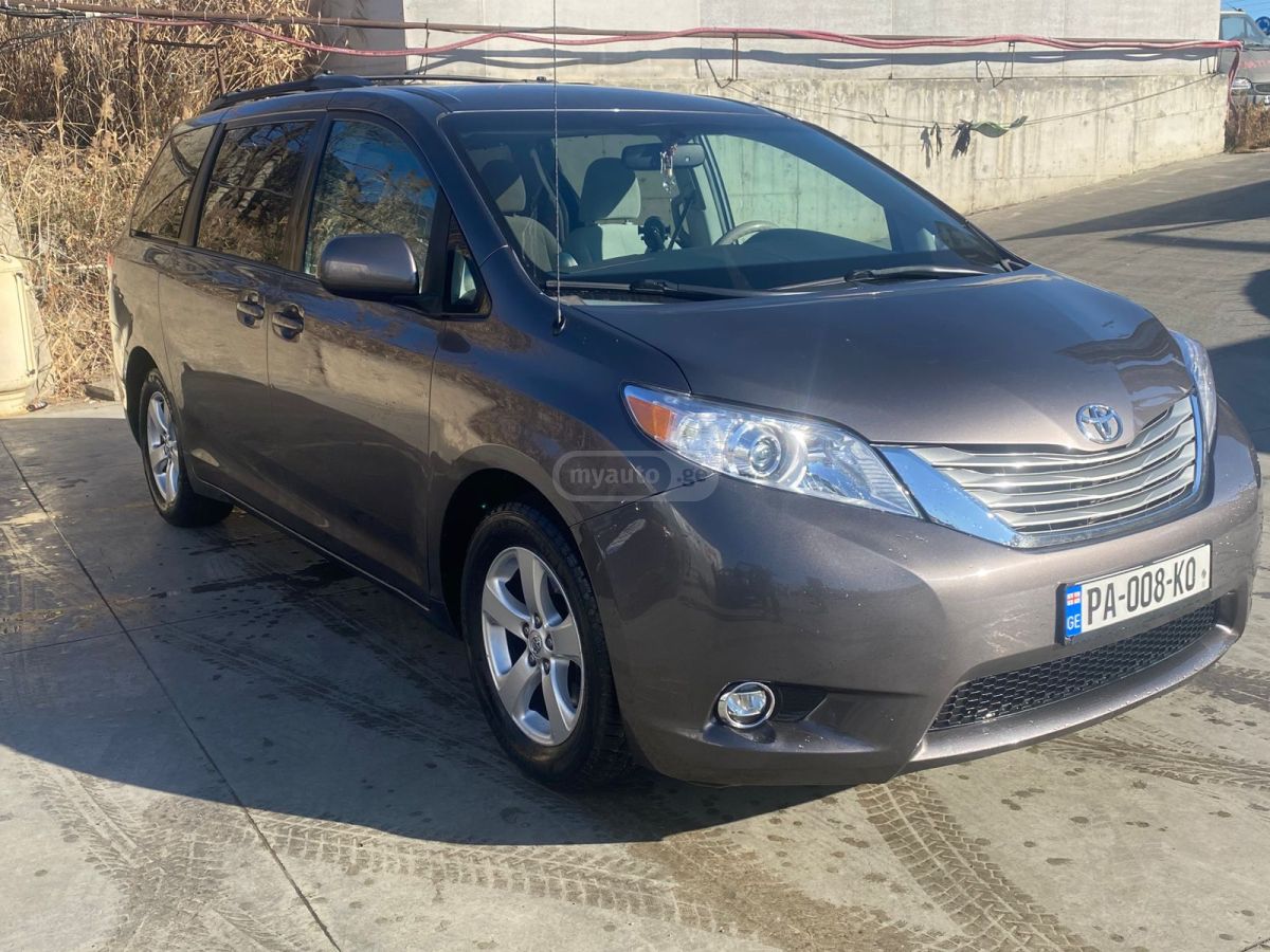 Toyota Sienna 2013 — photo 2