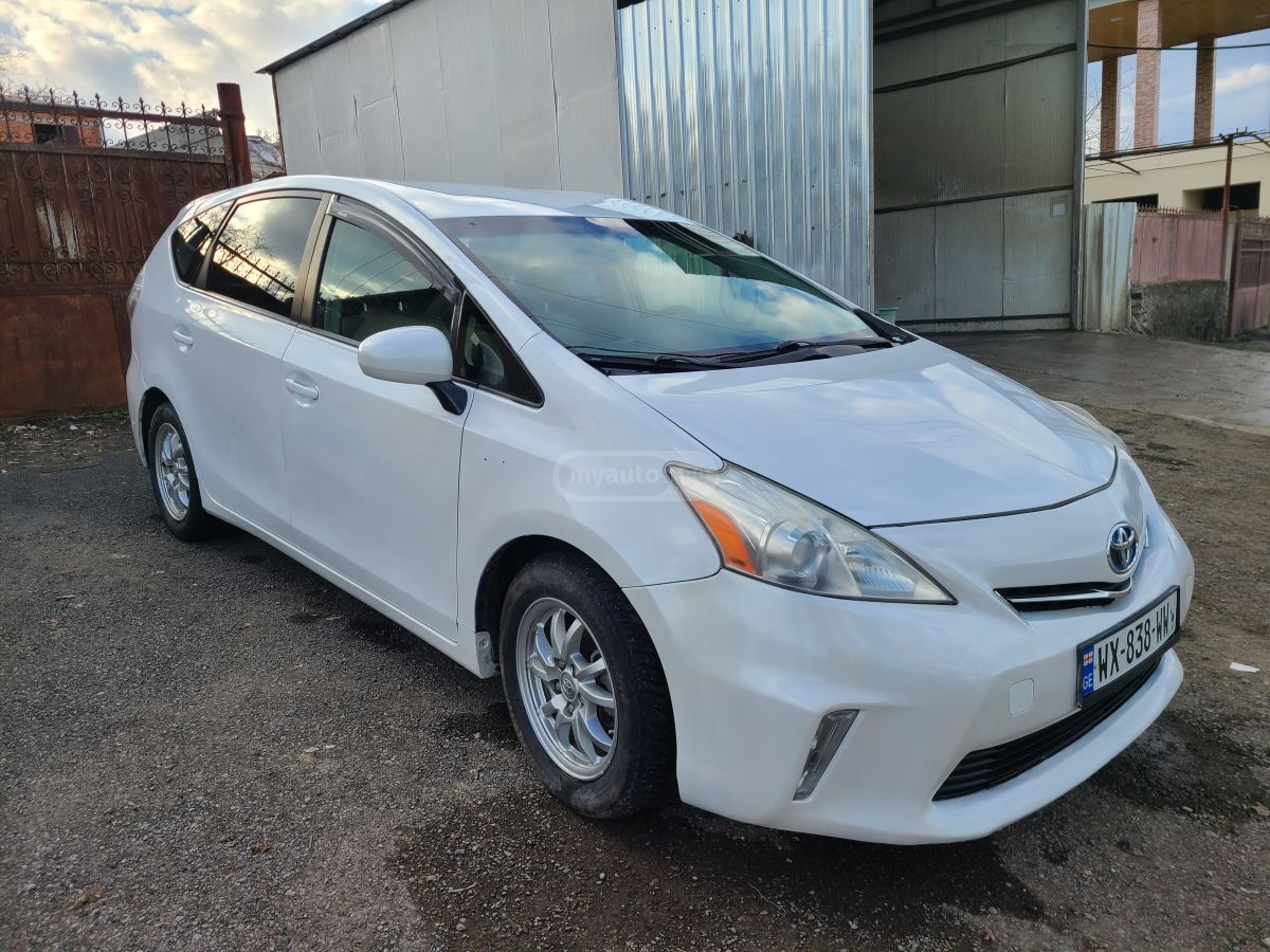 Toyota Prius V