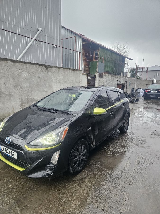 Toyota Prius C 2016 — photo 2