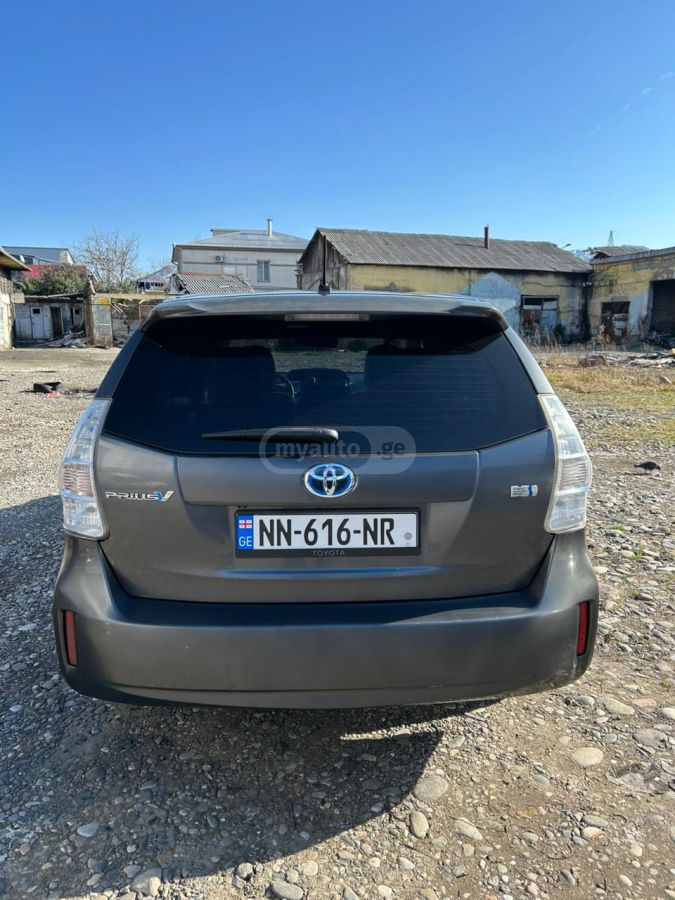 Toyota Prius V