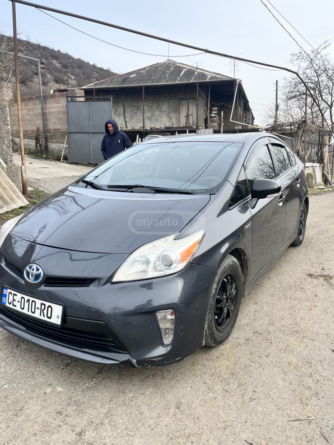 Toyota Prius 2013 — photo 2