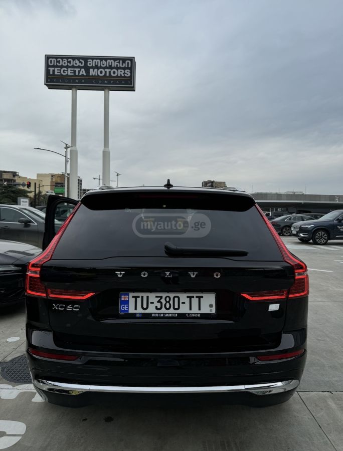 Volvo XC60 2023 — photo 2