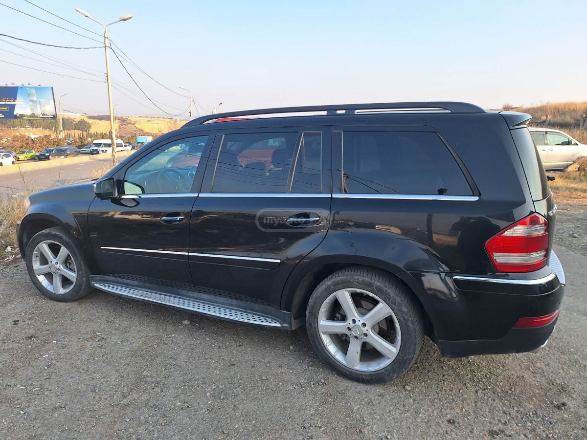 Mercedes-Benz GL 320 2011 — photo 2