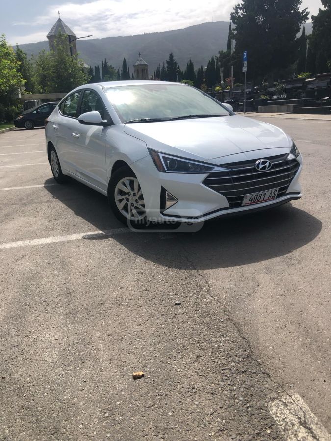 Hyundai Elantra 2020 — photo 2
