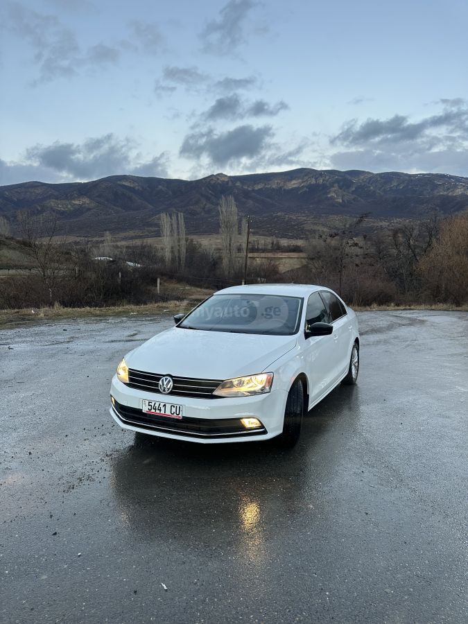 Volkswagen Jetta 2016 — photo 2