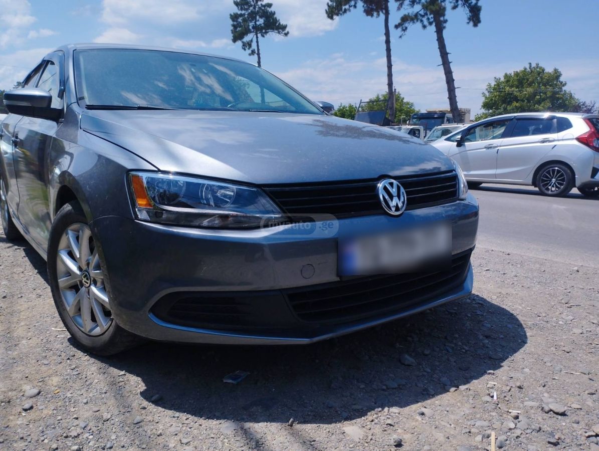 Volkswagen Jetta 2012 — photo 2