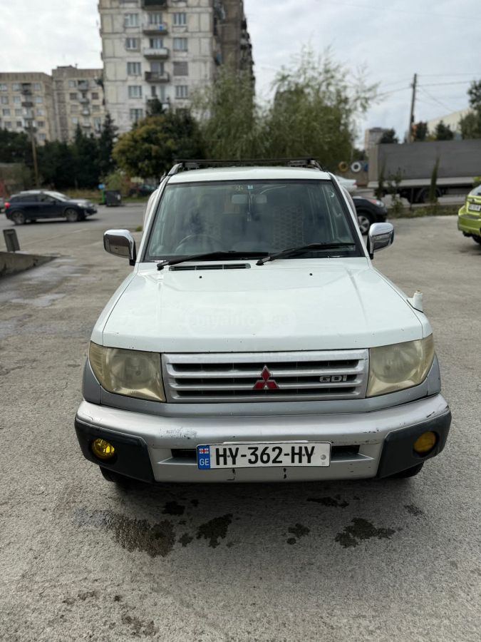 Mitsubishi Pajero IO
