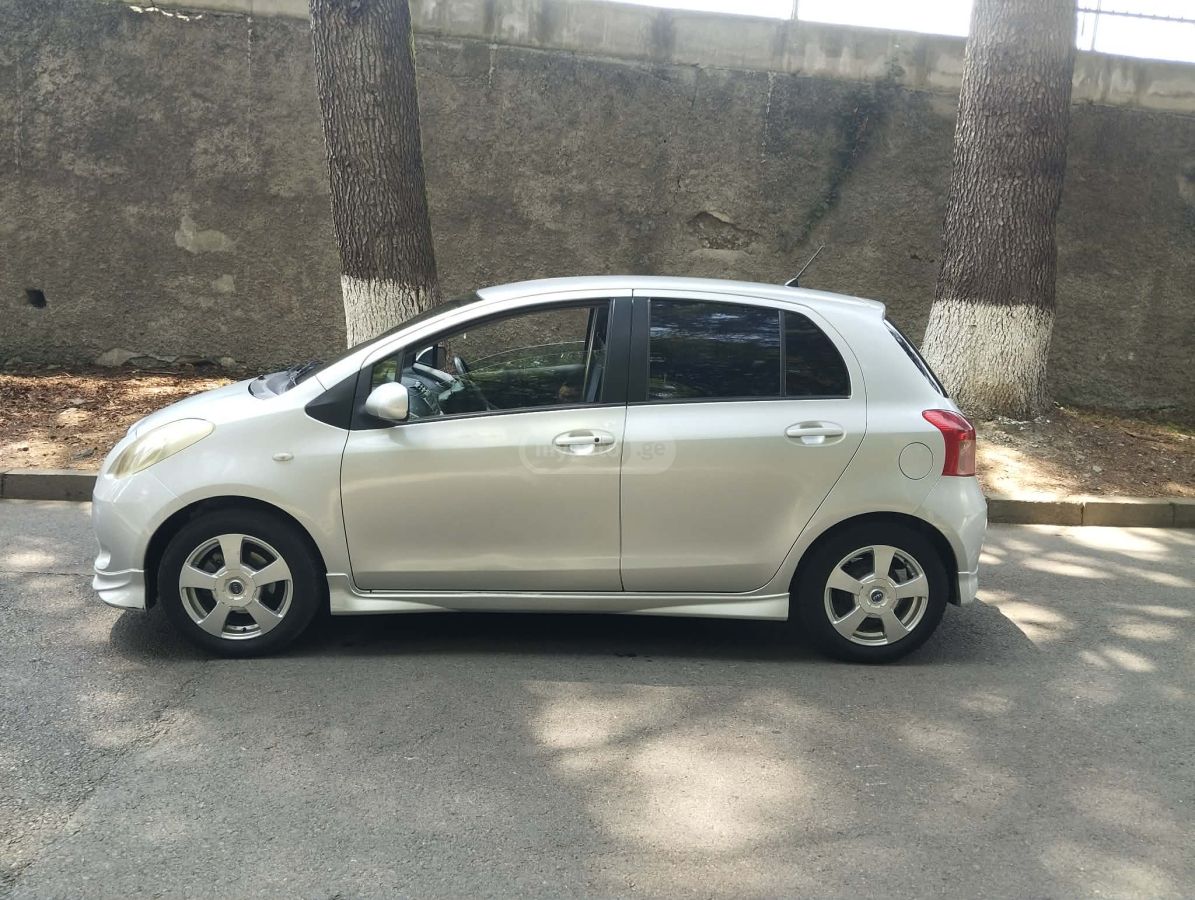Toyota Vitz 2005 — photo 2