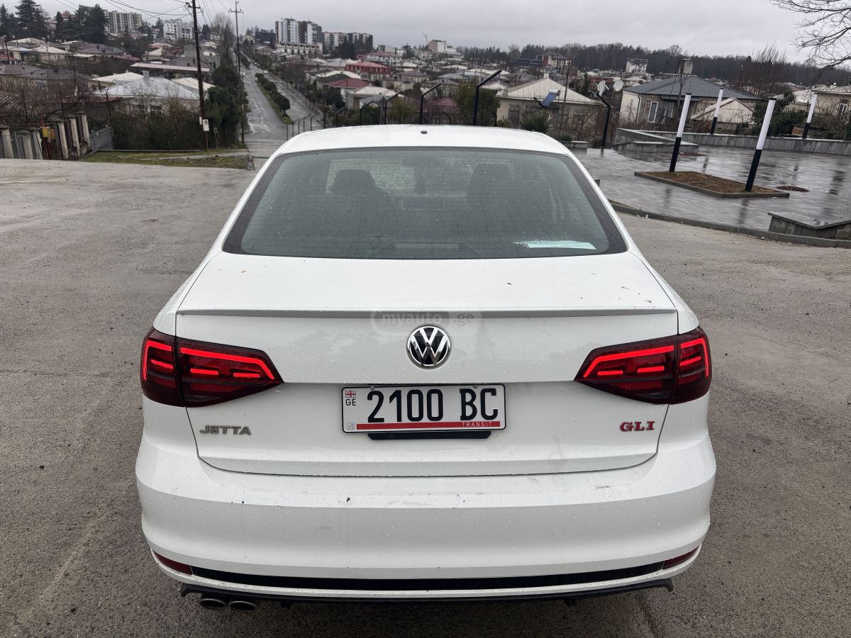 Volkswagen Jetta 2016 — photo 2