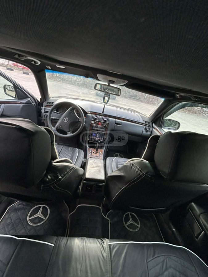 Mercedes-Benz E 320 2000 — photo 2