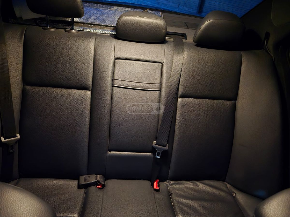 Mercedes-Benz C 300 2012 — photo 2