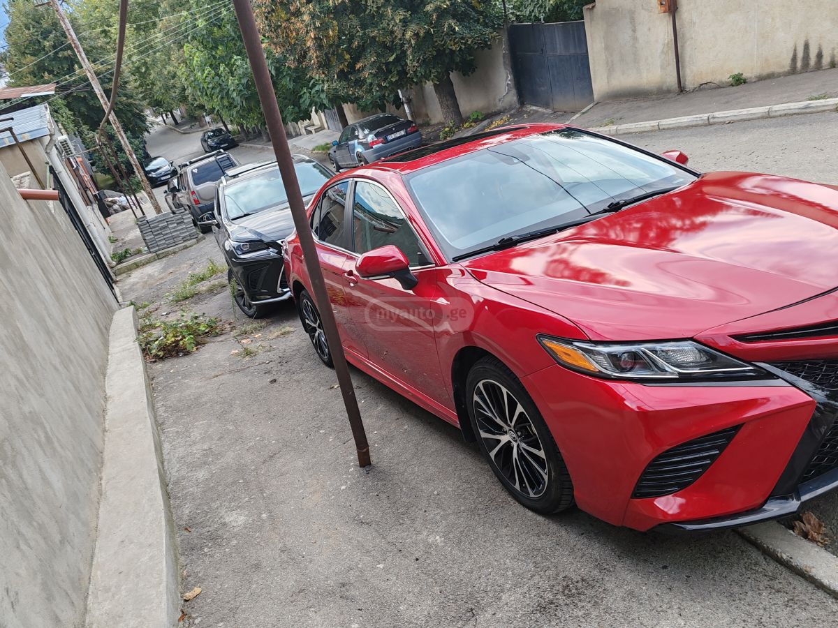 Toyota Camry 2018 — photo 2
