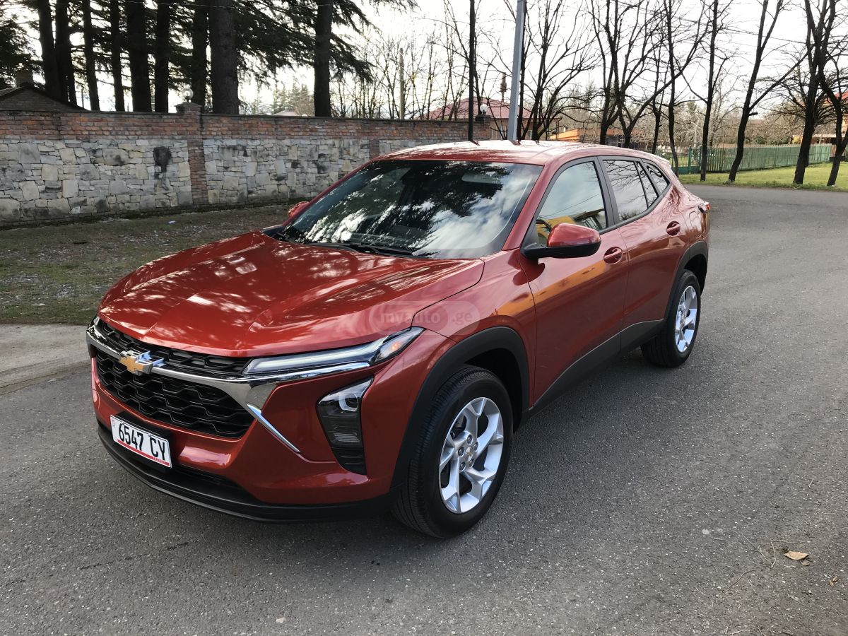 Chevrolet Trax 2023 — photo 2