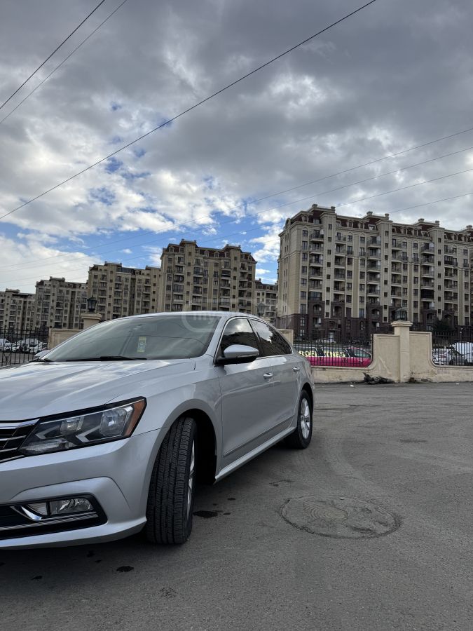 Volkswagen Passat 2017 — photo 2