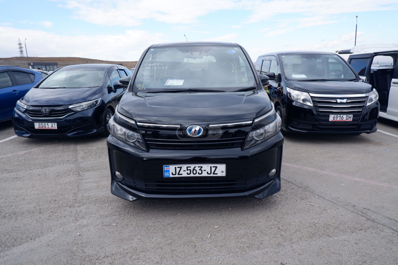 Toyota Voxy 2016 — photo 2