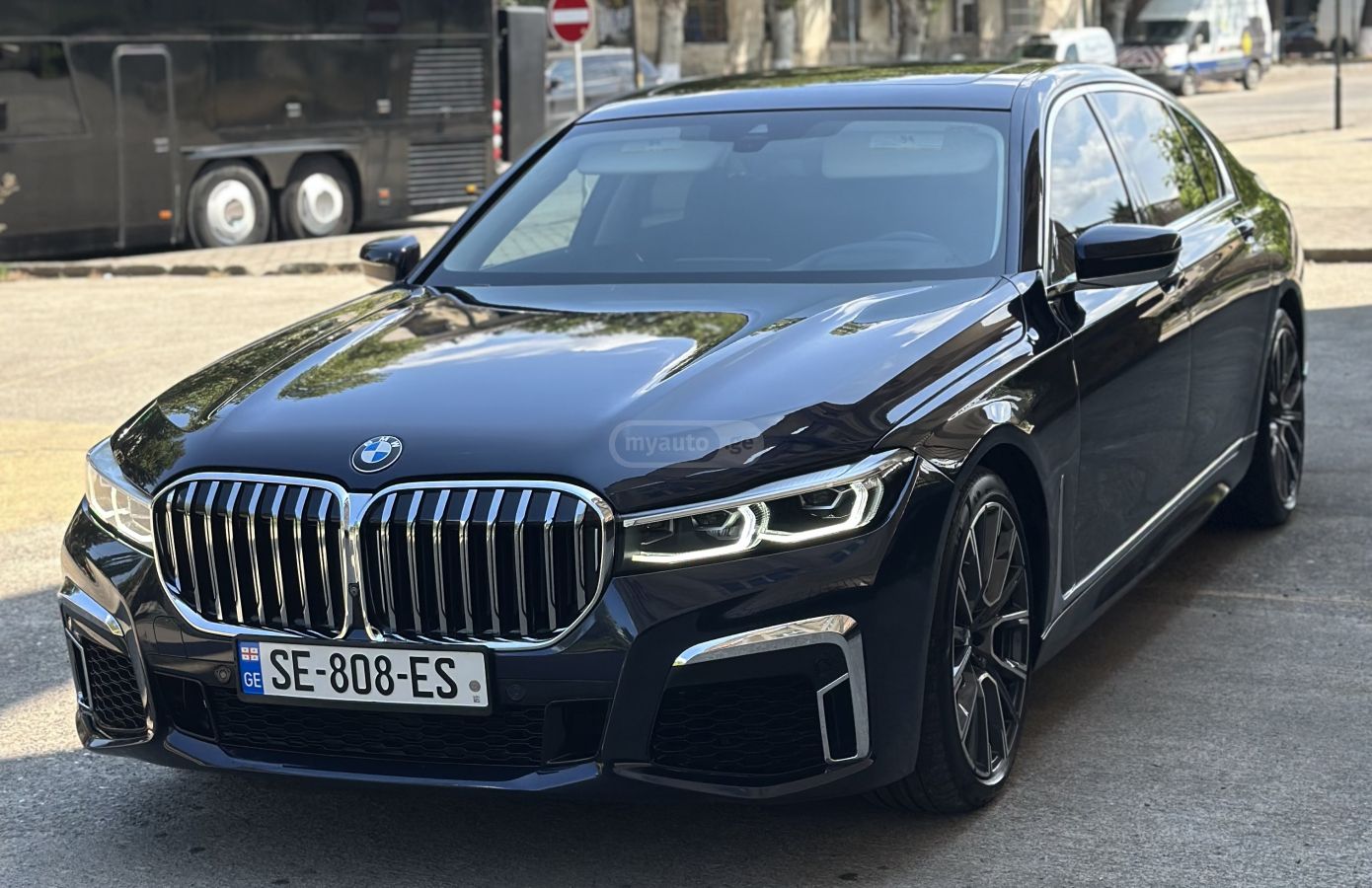 BMW 750 2019 — photo 2