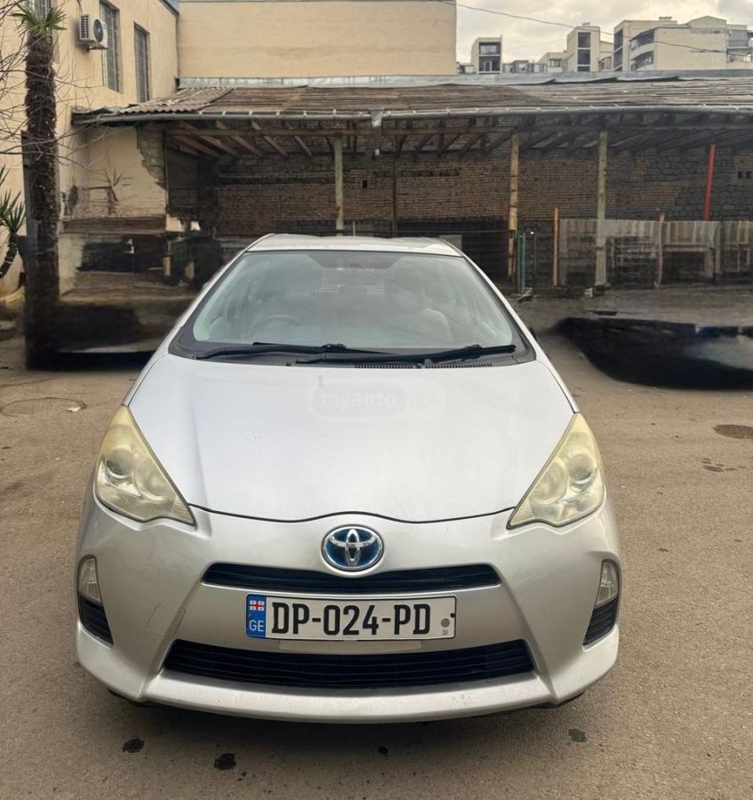 Toyota Aqua 2012 — photo 2