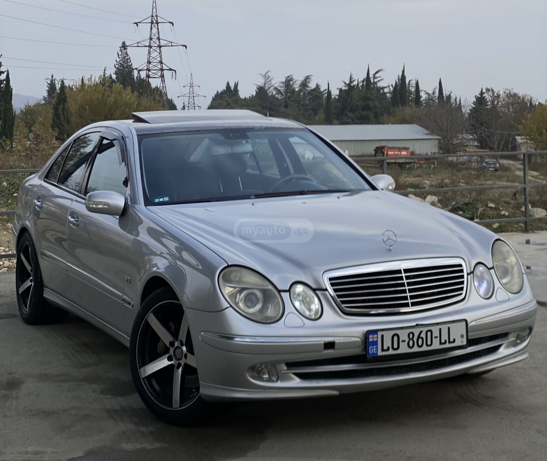 Mercedes-Benz E 500 2003 — photo 2