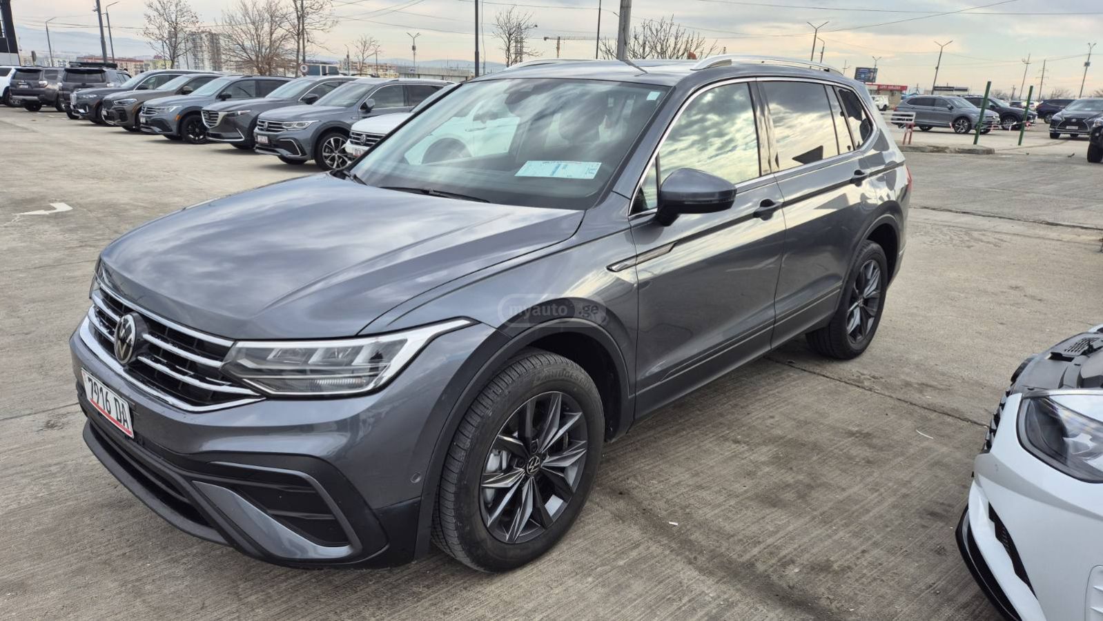 Volkswagen Tiguan 2022 — photo 2