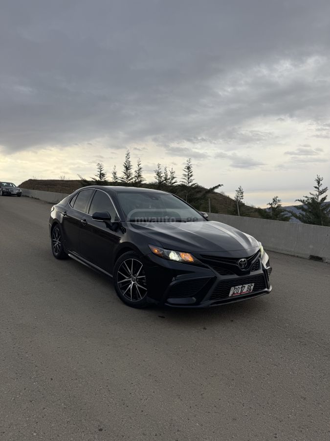 Toyota Camry 2021 — photo 2