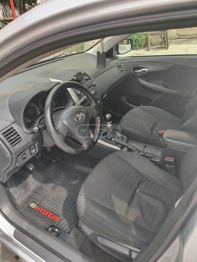 Toyota Corolla 2010 — photo 2