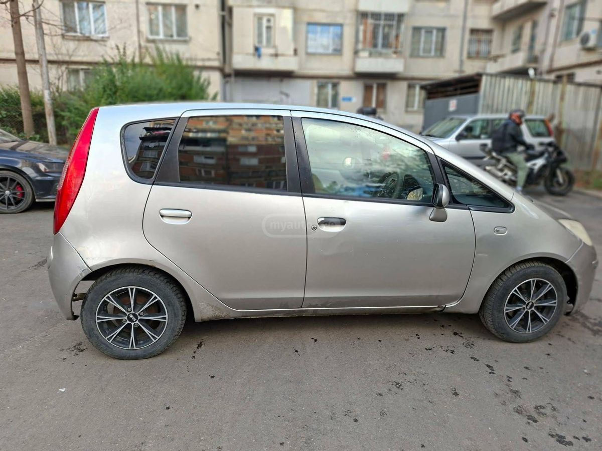 Mitsubishi Colt 2003 — photo 2