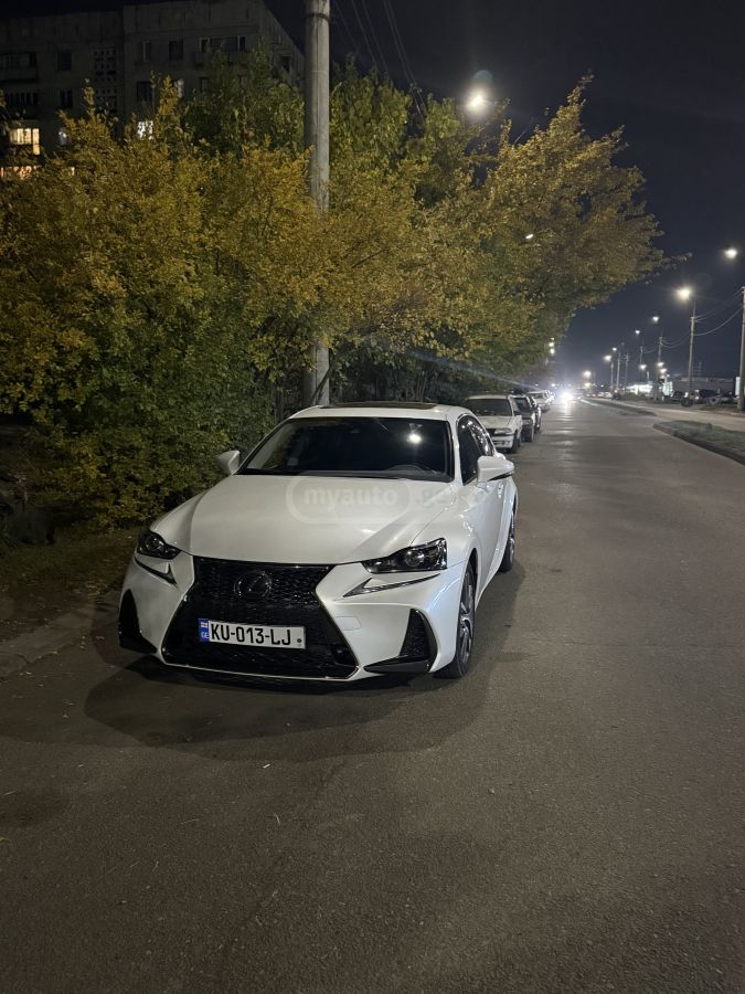 Lexus IS 300 2020 — photo 2