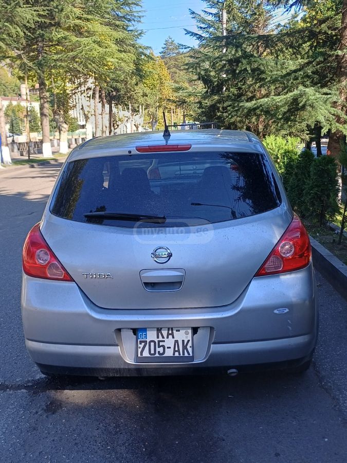 Nissan Tiida 2004 — photo 2
