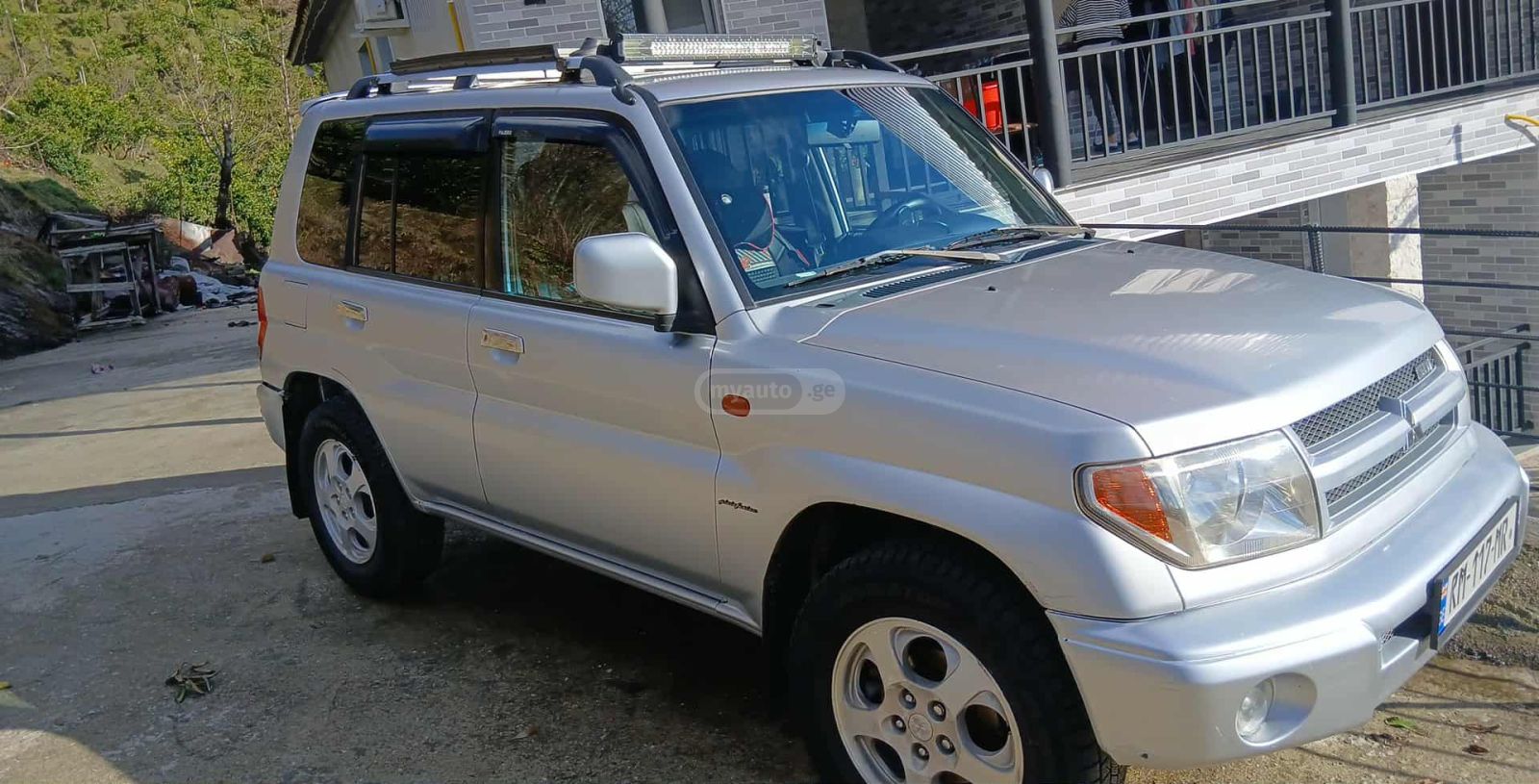 Mitsubishi Pajero IO 2005 — photo 2