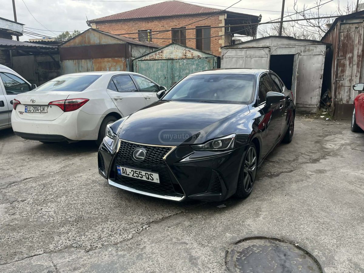 Lexus IS 200 2017 — photo 2