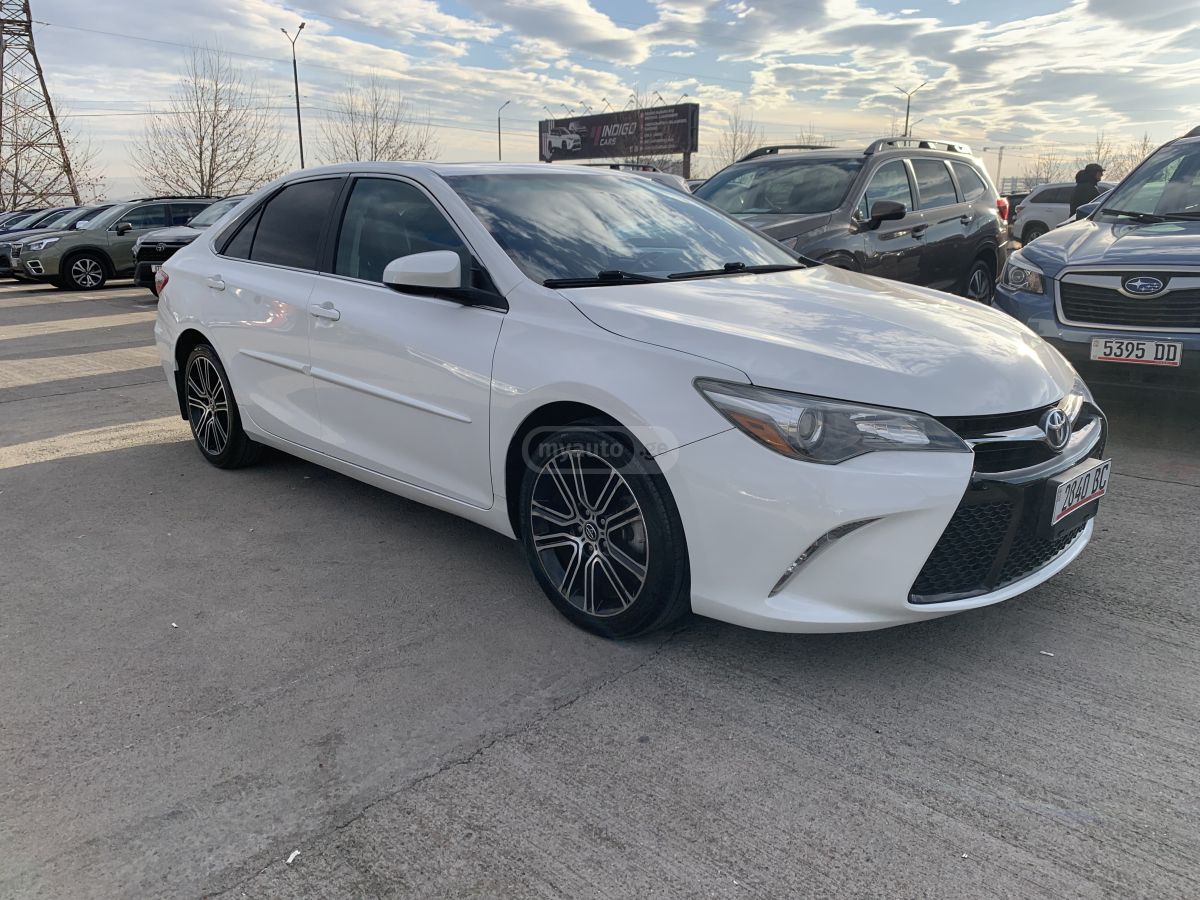 Toyota Camry 2016 — photo 2