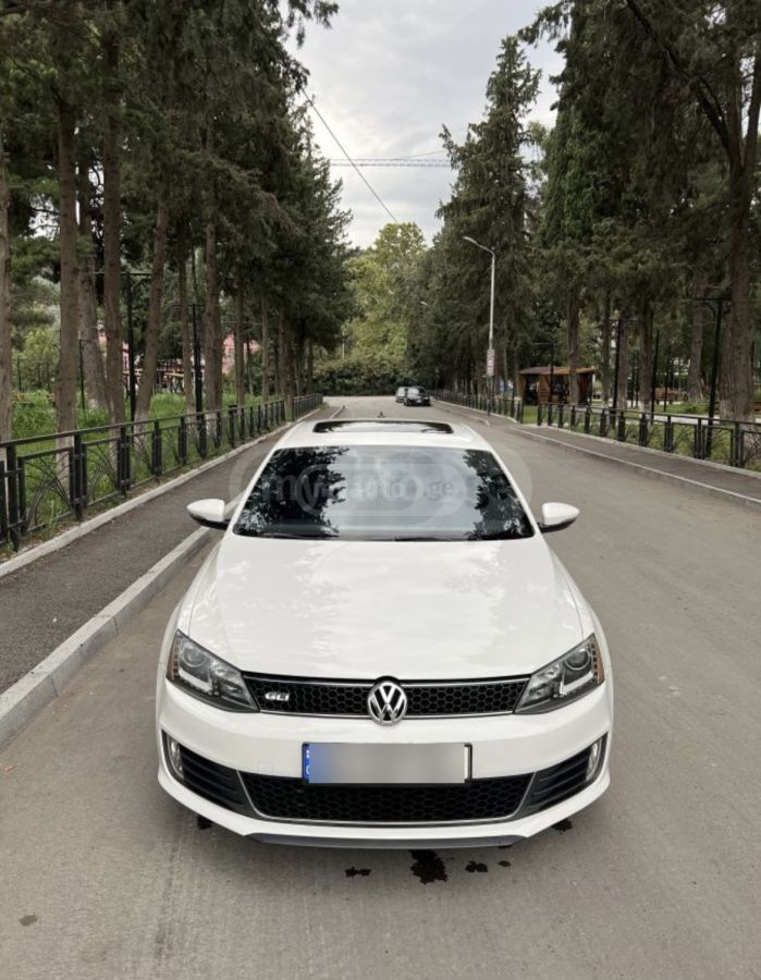 Volkswagen Jetta 2014 — photo 2