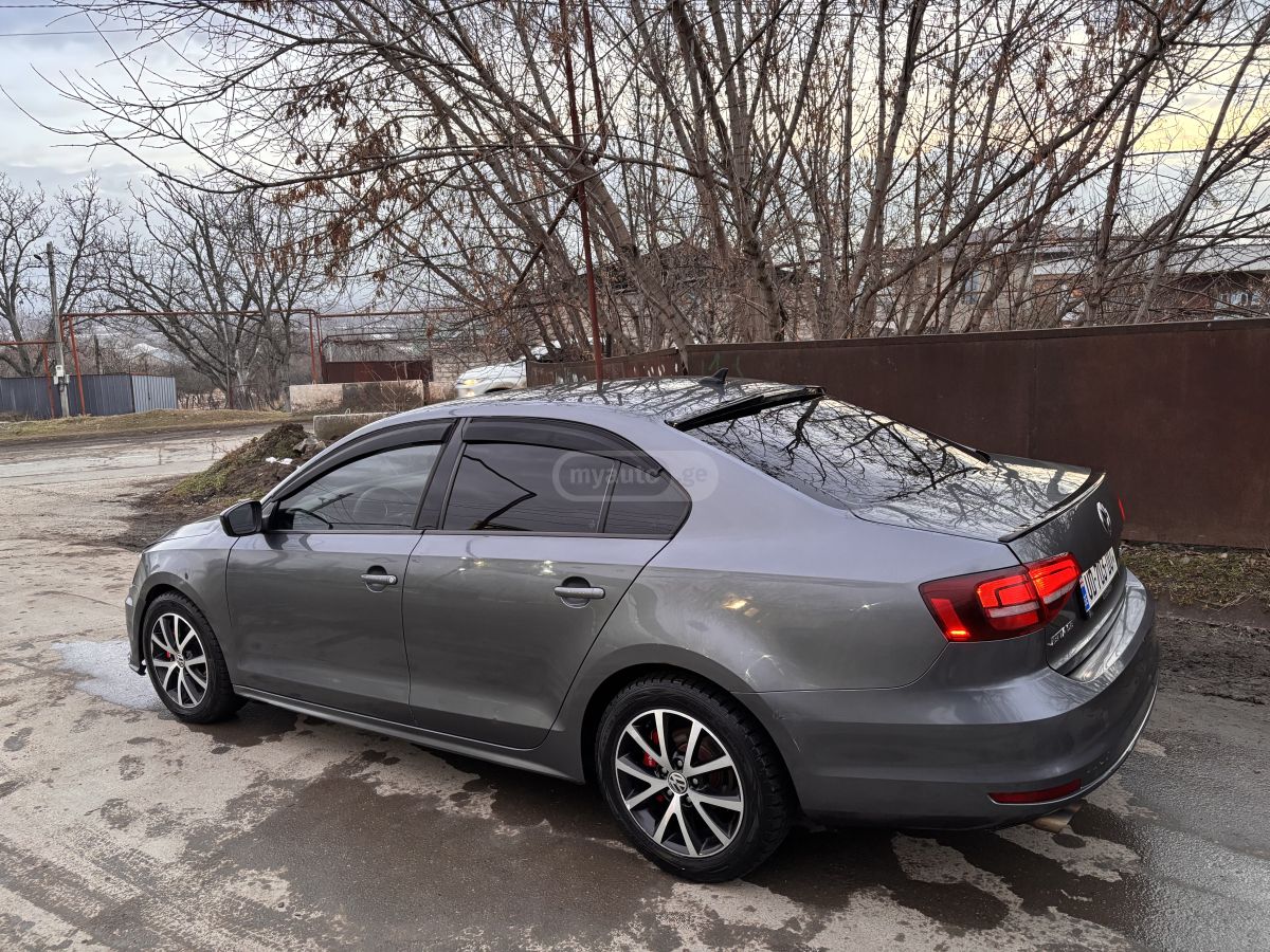 Volkswagen Jetta 2016 — photo 2