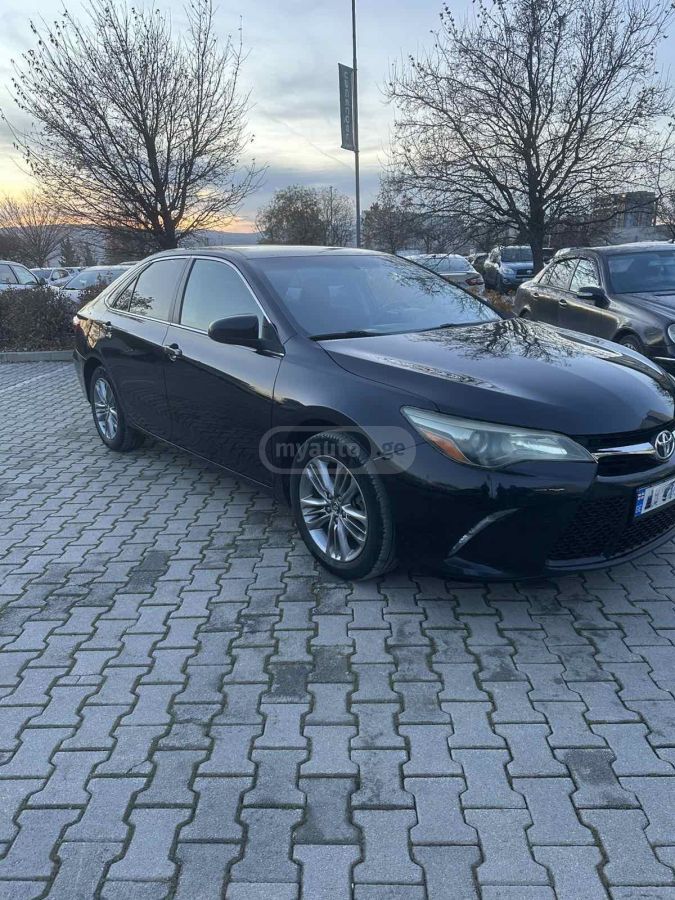 Toyota Camry 2015 — photo 2